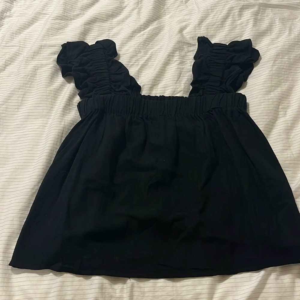 Black cropped shirt. Size M